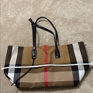 Burberry Dup Stylish Plaid Tote Bag with Black Handles
